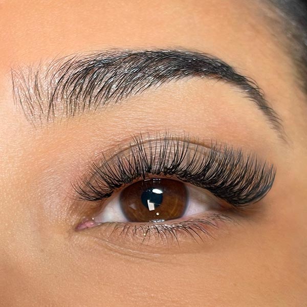a full set of 'hybrid: level 1' eyelash extensions from The Lash Lounge