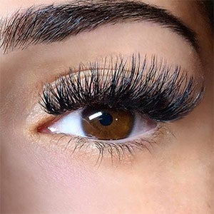 volume silk eyelash extensions with level 3 lash level and D curl